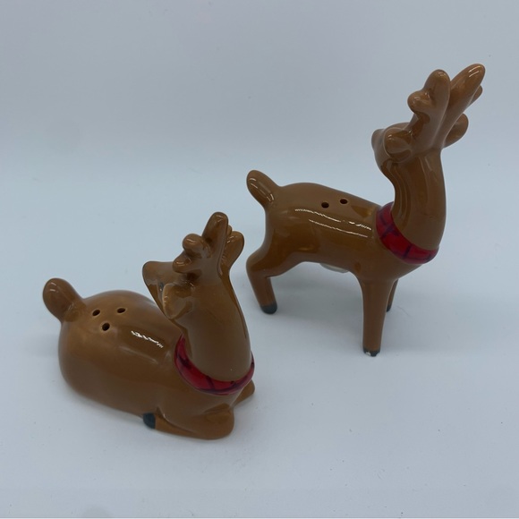Christmas Reindeer Salt and Pepper Shakers - Picture 3 of 6